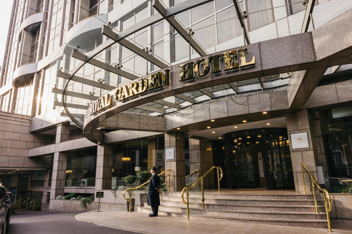 Royal Garden Hotel, photo 1