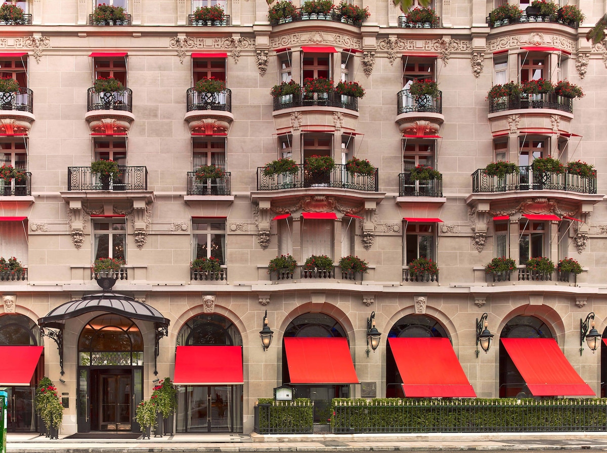 Hotel Plaza Athénée Paris, photo 1