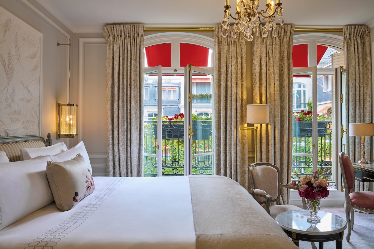 Hotel Plaza Athénée Paris, photo 2