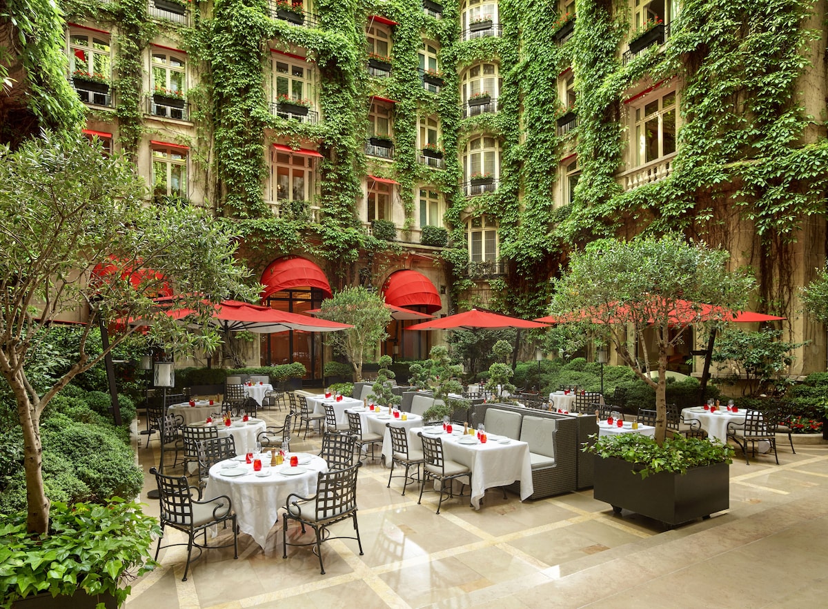 Hotel Plaza Athénée Paris, photo 6